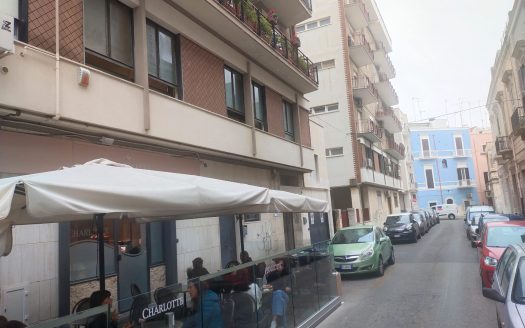 VENDESI APPARTAMENTO USO UFFICIO VIA UMBERTO, 287