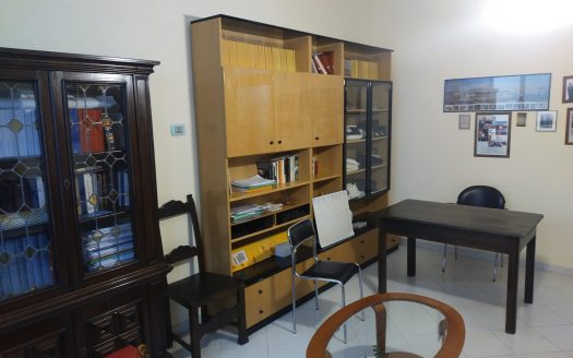 VENDESI APPARTAMENTO USO UFFICIO VIA UMBERTO, 287