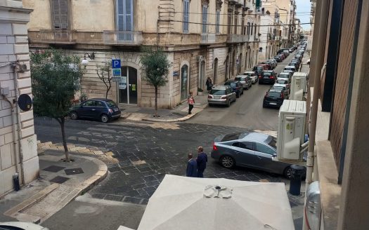 VENDESI APPARTAMENTO USO UFFICIO VIA UMBERTO, 287