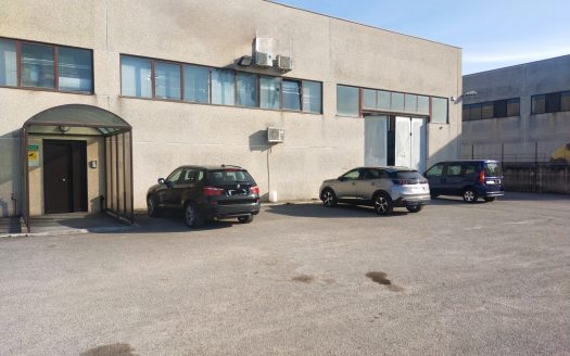 VENDESI CAPANNONE VIA ANDRIA