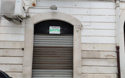 AFFITTASI LOCALE VIA NICOLA DE ROGGIERO, 76