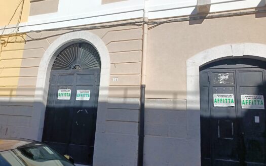 AFFITTASI LOCALE VIA SAN GIOVANNI RUSSO, 52-54
