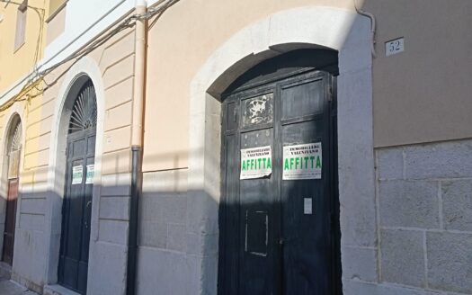 AFFITTASI LOCALE VIA SAN GIOVANNI RUSSO, 52-54