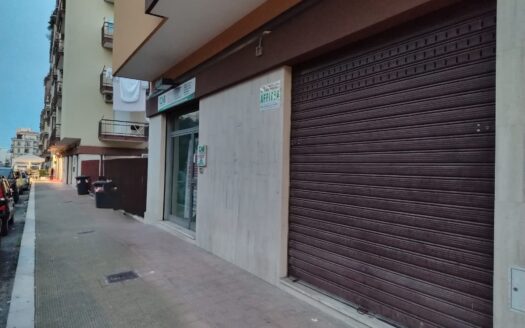 AFFITTASI LOCALE VIA BACHELET, 41