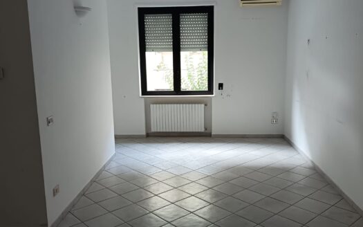 VENDESI APPARTAMENTO VIA DE BARTOLO, 6