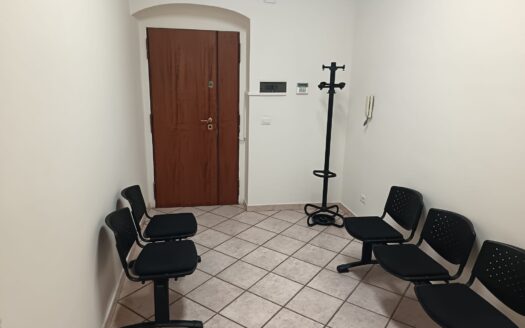 AFFITTASI APPARTAMENTO USO UFFICIO VIA BARISANO, 47