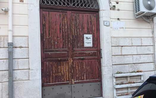 AFFITTASI APPARTAMENTO USO UFFICIO VIA BARISANO, 47