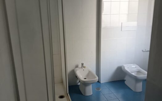 VENDESI APPARTAMENTO VIA DE BARTOLO, 6