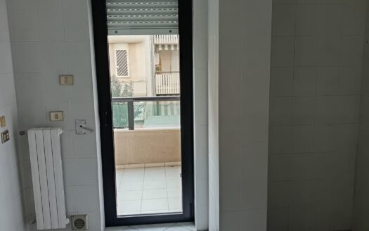 VENDESI APPARTAMENTO VIA DE BARTOLO, 6