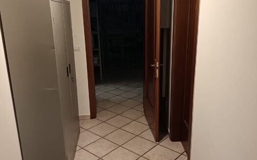 AFFITTASI APPARTAMENTO USO UFFICIO VIA BARISANO, 47