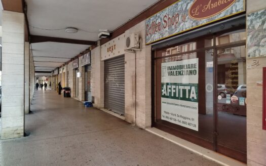 AFFITTASI LOCALE C.SO ITALIA, 31