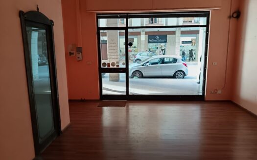 AFFITTASI LOCALE C.SO ITALIA, 31