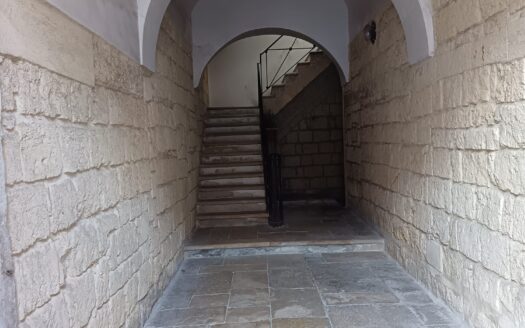 AFFITTASI APPARTAMENTO USO UFFICIO VIA BARISANO, 47