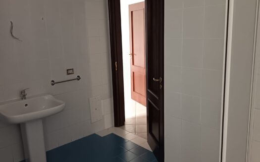 VENDESI APPARTAMENTO VIA DE BARTOLO, 6