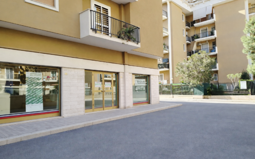 AFFITTASI LOCALE VIA AMENDOLA, 21-23-25