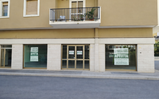 AFFITTASI LOCALE VIA AMENDOLA, 21-23-25