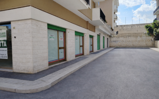 AFFITTASI LOCALE VIA AMENDOLA, 21-23-25