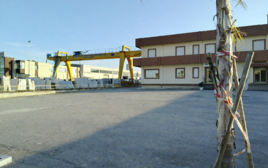 AFFITTASI CAPANNONE VIA BARLETTA