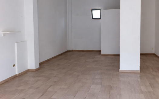 VENDESI LOCALE VIA LARGO CADUTI DI TUTTE LE GUERRE, 27