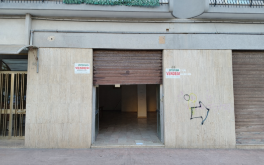 VENDESI LOCALE VIA LARGO CADUTI DI TUTTE LE GUERRE, 27
