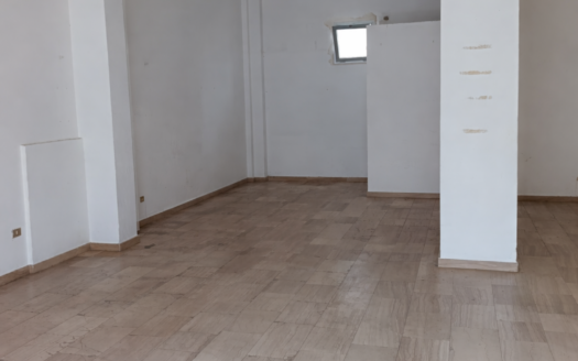 VENDESI LOCALE VIA LARGO CADUTI DI TUTTE LE GUERRE, 27