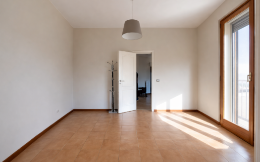 VENDESI APPARTAMENTO VIA POZZO PIANO, 7