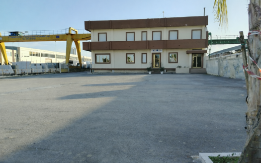 AFFITTASI CAPANNONE VIA BARLETTA