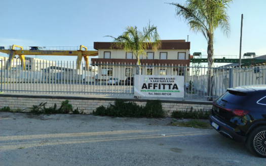 AFFITTASI CAPANNONE VIA BARLETTA