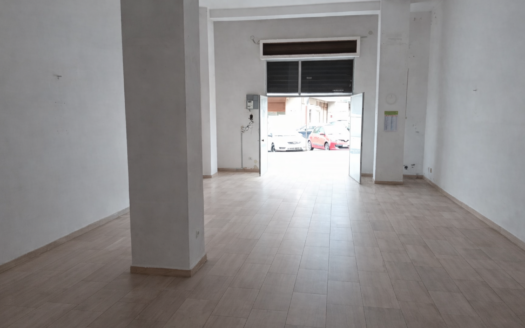 VENDESI LOCALE VIA LARGO CADUTI DI TUTTE LE GUERRE, 27