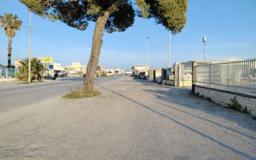 AFFITTASI CAPANNONE VIA BARLETTA