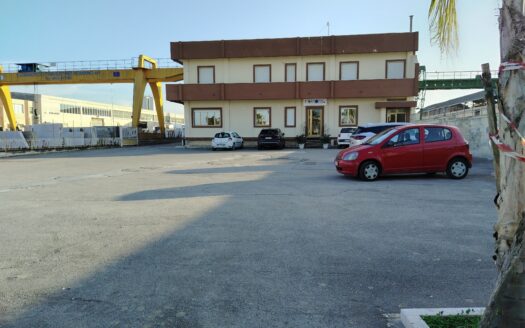 AFFITTASI CAPANNONE VIA BARLETTA