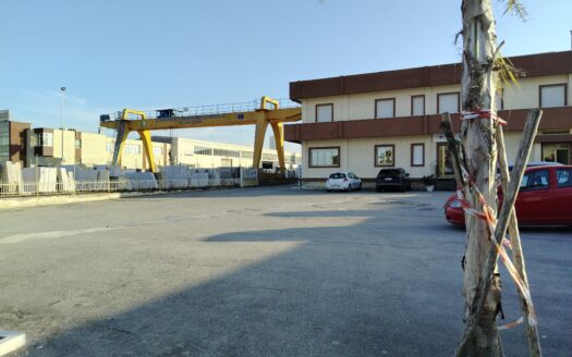 AFFITTASI CAPANNONE VIA BARLETTA