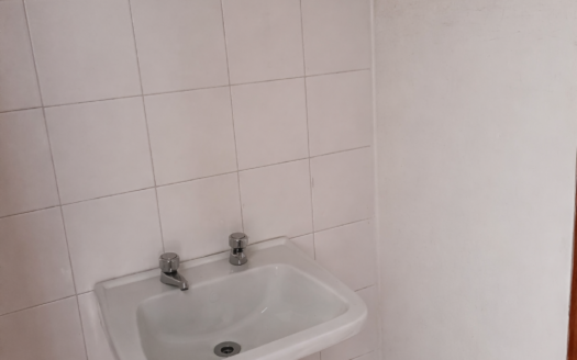 VENDESI LOCALE VIA LARGO CADUTI DI TUTTE LE GUERRE, 27