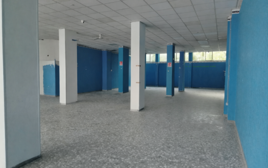 VENDESI LOCALE VIA DE ROBERTIS, 78-80-82-84