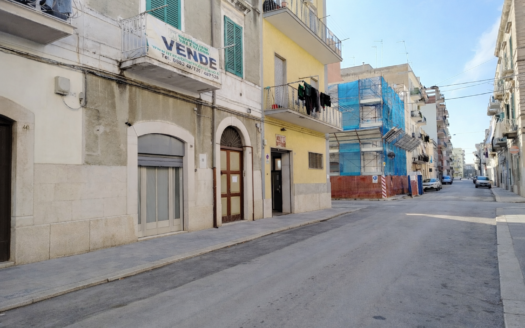 VENDESI APPARTAMENTO VIA ANGELO DE BRAMO, 36