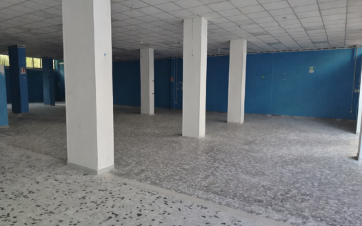 VENDESI LOCALE VIA DE ROBERTIS, 78-80-82-84