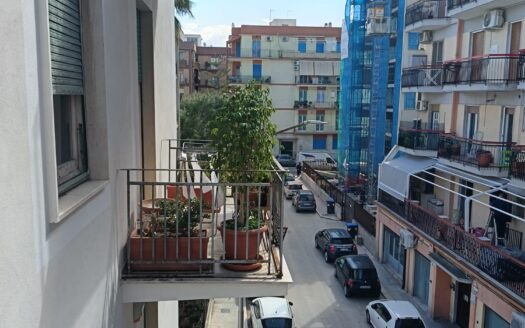 VENDESI APPARTAMENTO VIA POSTUMIA, 3