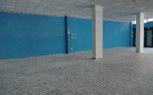 VENDESI LOCALE VIA DE ROBERTIS, 78-80-82-84