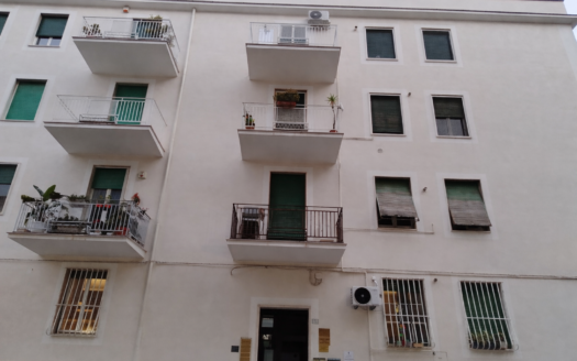 VENDESI APPARTAMENTO VIA POSTUMIA, 3