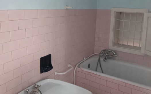 VENDESI APPARTAMENTO VIA ANGELO DE BRAMO, 36