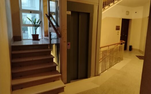 VENDESI APPARTAMENTO VIA POSTUMIA, 3