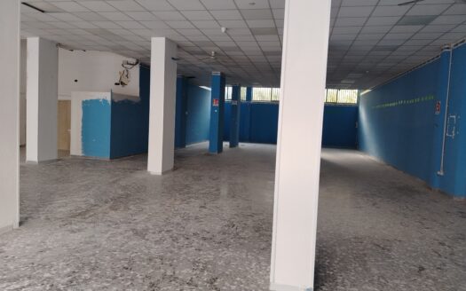 VENDESI LOCALE VIA DE ROBERTIS, 78-80-82-84