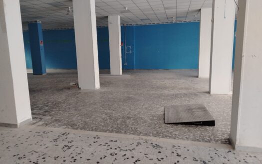 VENDESI LOCALE VIA DE ROBERTIS, 78-80-82-84