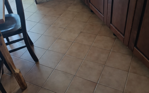 VENDESI APPARTAMENTO VIA POSTUMIA, 3