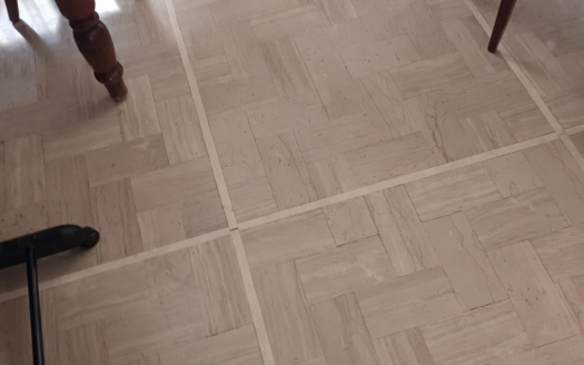 VENDESI APPARTAMENTO VIA POSTUMIA, 3