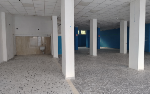 VENDESI LOCALE VIA DE ROBERTIS, 78-80-82-84
