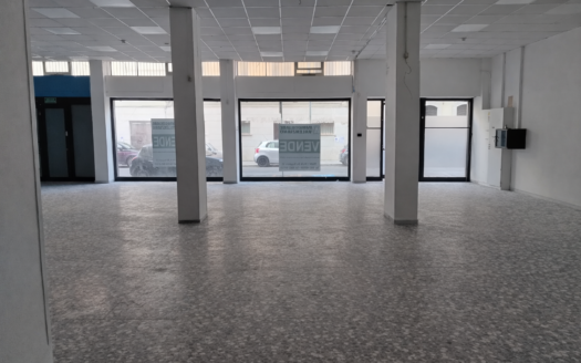 VENDESI LOCALE VIA DE ROBERTIS, 78-80-82-84