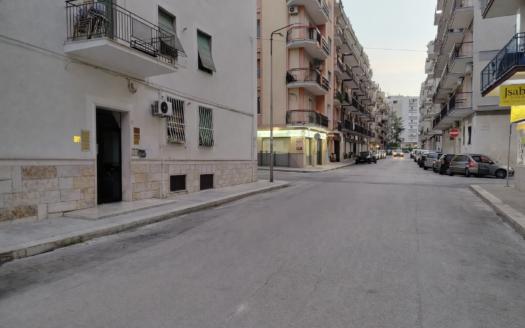 VENDESI APPARTAMENTO VIA POSTUMIA, 3