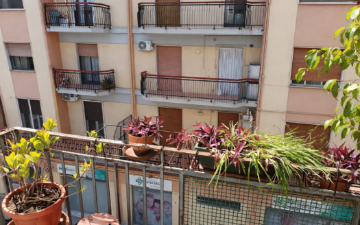 VENDESI APPARTAMENTO VIA POSTUMIA, 3