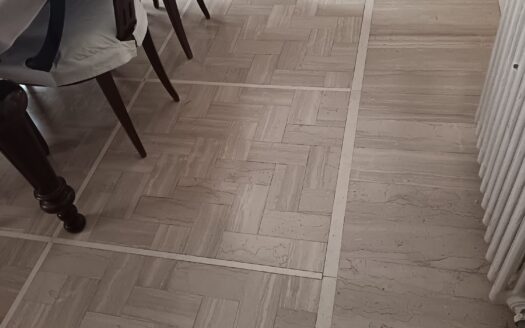 VENDESI APPARTAMENTO VIA POSTUMIA, 3